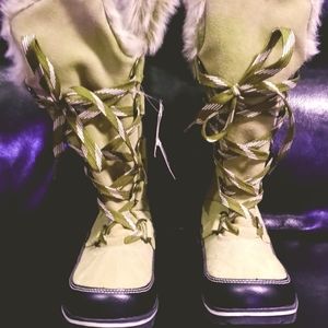 Universal Thread Women Lace up Boots w/ Fur Size 5